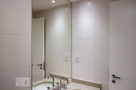 Apartamento à venda com 67m², 2 quartos e 1 vagaBanheiro da suíte