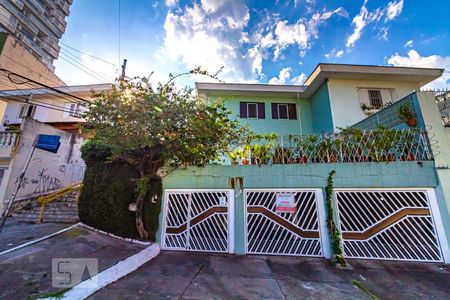 Casa à venda com 200m², 3 quartos e 3 vagasFachada