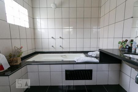 Casa à venda com 260m², 4 quartos e 3 vagasBanheiro da suíte