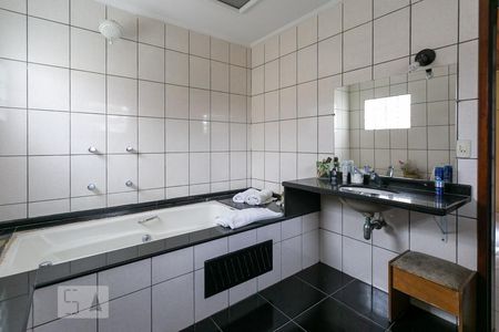 Casa à venda com 260m², 4 quartos e 3 vagasBanheiro da suíte
