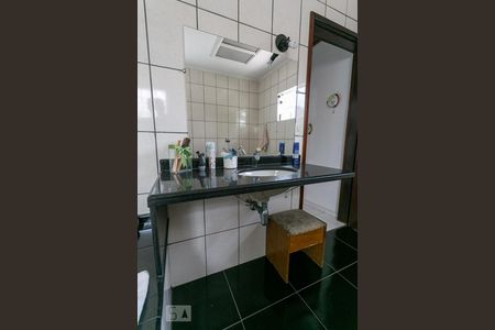 Casa à venda com 260m², 4 quartos e 3 vagasBanheiro da suíte