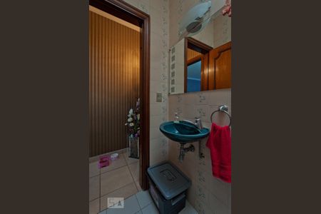 Casa à venda com 481m², 4 quartos e 8 vagasBanheiro Social