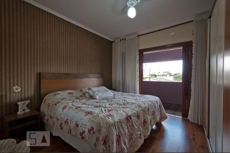 Casa à venda com 481m², 4 quartos e 8 vagasSuíte