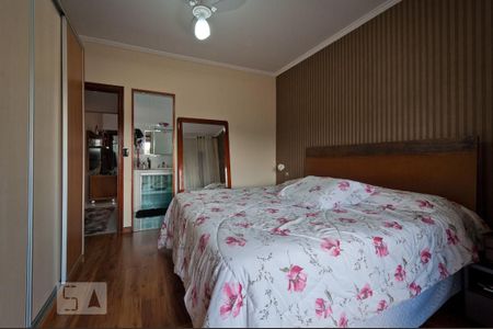 Casa à venda com 481m², 4 quartos e 8 vagasSuíte