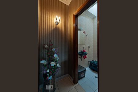 Casa à venda com 481m², 4 quartos e 8 vagasBanheiro Social