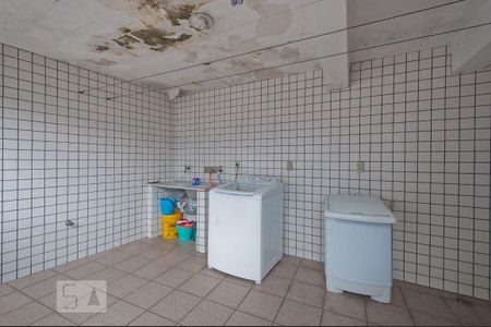 Casa à venda com 481m², 4 quartos e 8 vagasLavanderia