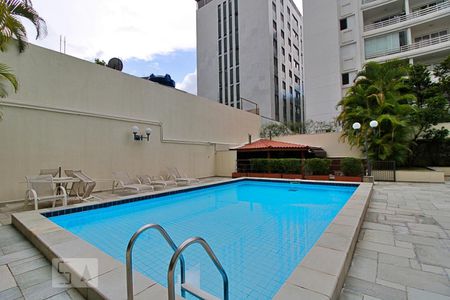 Apartamento à venda com 136m², 3 quartos e 3 vagas Apartamento à venda com 136m², 3 quartos e 3 vagasÁrea comum - Piscina