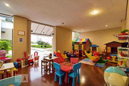 Apartamento à venda com 136m², 3 quartos e 3 vagas Apartamento à venda com 136m², 3 quartos e 3 vagasÁrea Comum - Playground