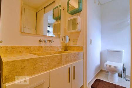 Apartamento à venda com 136m², 3 quartos e 3 vagas Apartamento à venda com 136m², 3 quartos e 3 vagasBanheiro da Suíte