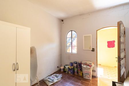 Casa à venda com 150m², 4 quartos e 2 vagas Casa à venda com 150m², 4 quartos e 2 vagasSala