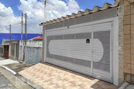 Casa à venda com 150m², 4 quartos e 2 vagas Casa à venda com 150m², 4 quartos e 2 vagasFachada