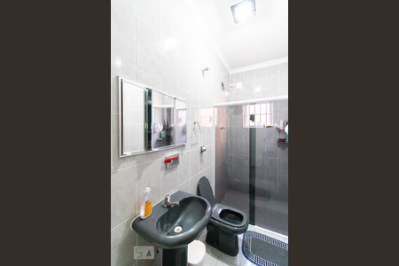 Casa à venda com 150m², 4 quartos e 2 vagas Casa à venda com 150m², 4 quartos e 2 vagasBanheiro