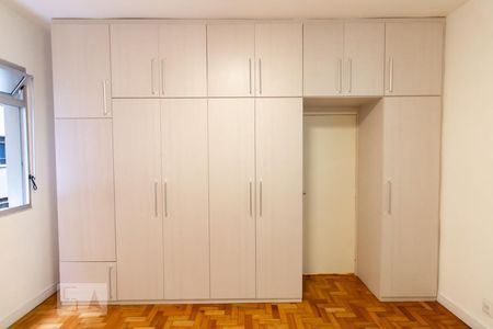 Apartamento para alugar com 59m², 1 quarto e sem vagaSuíte - Armário