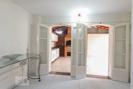 Casa para alugar com 320m², 4 quartos e 2 vagas Casa para alugar com 320m², 4 quartos e 2 vagasSala - Detalhe