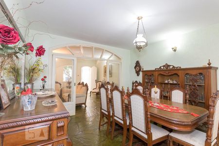 Casa para alugar com 320m², 4 quartos e 2 vagas Casa para alugar com 320m², 4 quartos e 2 vagasSala 02