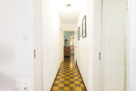 Casa para alugar com 320m², 4 quartos e 2 vagas Casa para alugar com 320m², 4 quartos e 2 vagasCorredor