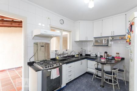 Casa para alugar com 320m², 4 quartos e 2 vagas Casa para alugar com 320m², 4 quartos e 2 vagasCozinha