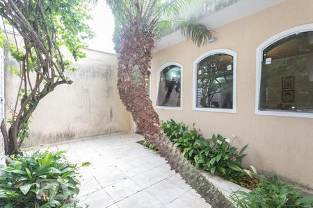 Casa para alugar com 320m², 4 quartos e 2 vagas Casa para alugar com 320m², 4 quartos e 2 vagasEntrada Social