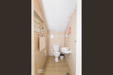 Casa para alugar com 320m², 4 quartos e 2 vagas Casa para alugar com 320m², 4 quartos e 2 vagasLavabo 02