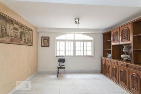 Casa para alugar com 320m², 4 quartos e 2 vagas Casa para alugar com 320m², 4 quartos e 2 vagasSala 04