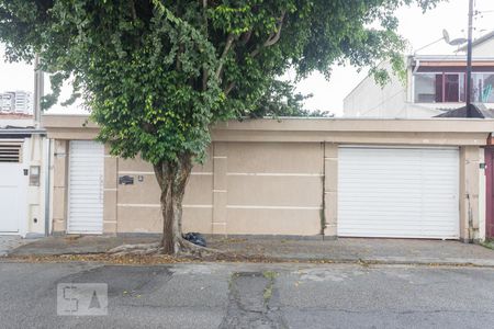 Casa para alugar com 320m², 4 quartos e 2 vagas Casa para alugar com 320m², 4 quartos e 2 vagasFachada