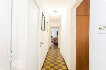 Casa para alugar com 320m², 4 quartos e 2 vagas Casa para alugar com 320m², 4 quartos e 2 vagasCorredor