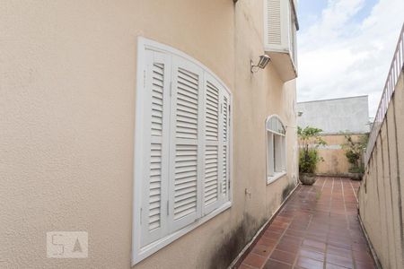 Casa para alugar com 320m², 4 quartos e 2 vagas Casa para alugar com 320m², 4 quartos e 2 vagasÁrea Externa - Corredor