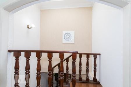 Casa para alugar com 320m², 4 quartos e 2 vagas Casa para alugar com 320m², 4 quartos e 2 vagasEscadas