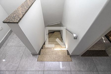 Corredor de casa à venda com 2 quartos, 141m² em Vila Gumercindo, São Paulo