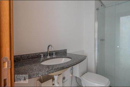 Banheiro de apartamento para alugar com 1 quarto, 43m² em Cidade Baixa, Porto Alegre