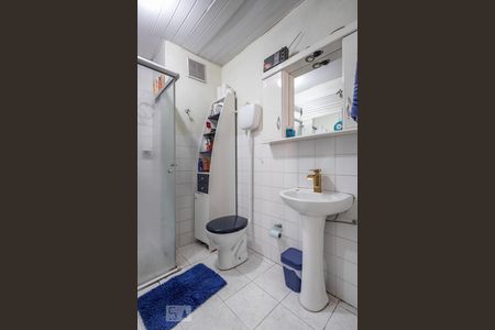 Banheiro de apartamento para alugar com 1 quarto, 45m² em Independência, Porto Alegre