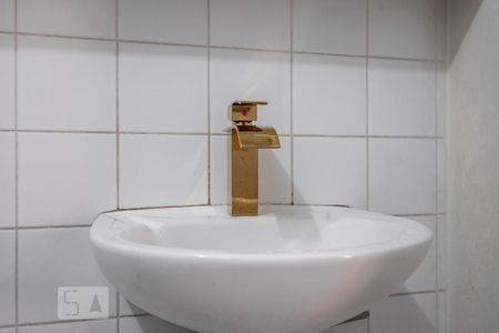 Banheiro de apartamento para alugar com 1 quarto, 45m² em Independência, Porto Alegre
