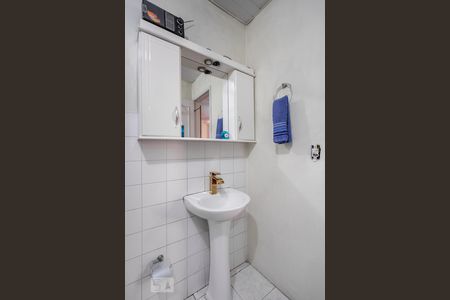 Banheiro de apartamento para alugar com 1 quarto, 45m² em Independência, Porto Alegre