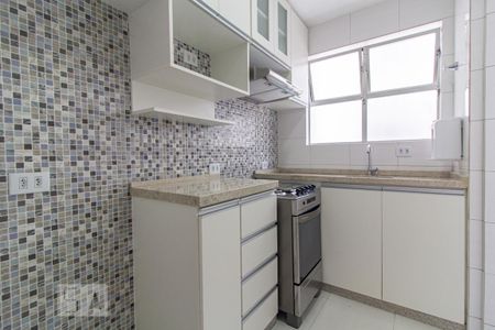 Cozinha de apartamento para alugar com 2 quartos, 58m² em Água Verde, Curitiba