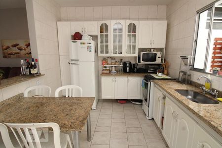 Casa à venda com 105m², 3 quartos e 1 vaga Casa à venda com 105m², 3 quartos e 1 vagaCozinha