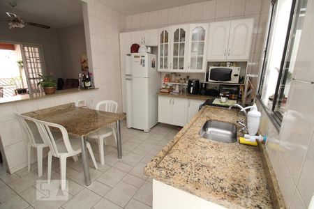 Casa à venda com 105m², 3 quartos e 1 vaga Casa à venda com 105m², 3 quartos e 1 vagaCozinha