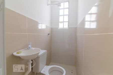 Banheiro de kitnet/studio para alugar com 1 quarto, 16m² em Praça da Bandeira, Rio de Janeiro