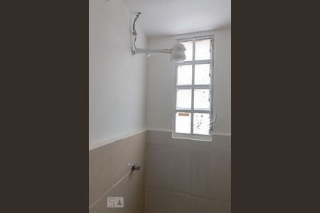 Banheiro de kitnet/studio para alugar com 1 quarto, 16m² em Praça da Bandeira, Rio de Janeiro