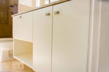 Apartamento à venda com 85m², 3 quartos e 2 vagasDetalhe do banheiro