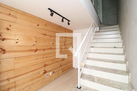 Sala de casa de condomínio para alugar com 3 quartos, 101m² em Praia da Bandeira, Rio de Janeiro