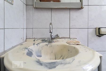 Banheiro de kitnet/studio para alugar com 1 quarto, 40m² em Conjunto Residencial Butantã, São Paulo