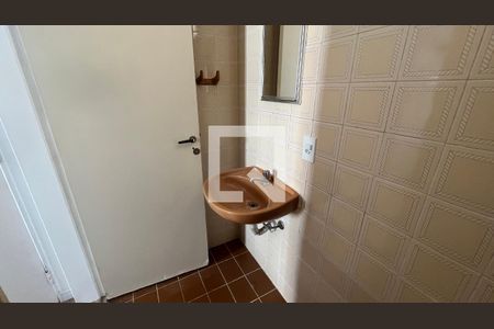 Banheiro de apartamento à venda com 1 quarto, 67m² em Centro, Campinas