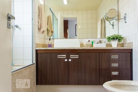 Apartamento à venda com 145m², 4 quartos e 3 vagasBanheiro Suite Master