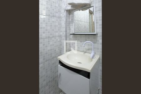 Banheiro  de kitnet/studio para alugar com 1 quarto, 33m² em Boqueirão, Santos