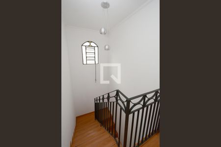 Casa à venda com 130m², 2 quartos e 2 vagasEscada