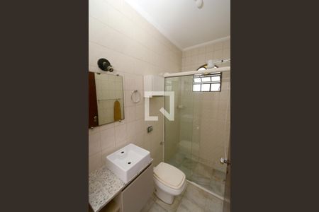 Casa à venda com 130m², 2 quartos e 2 vagasBanheiro da Suíte 1