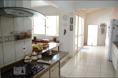 Casa para alugar com 350m², 4 quartos e 2 vagasCozinha