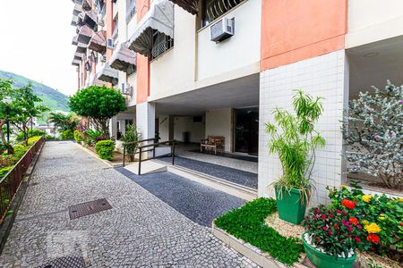 Apartamento para alugar com 70m², 2 quartos e 1 vagaEntrada