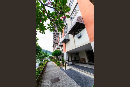 Apartamento para alugar com 70m², 2 quartos e 1 vagaFachada