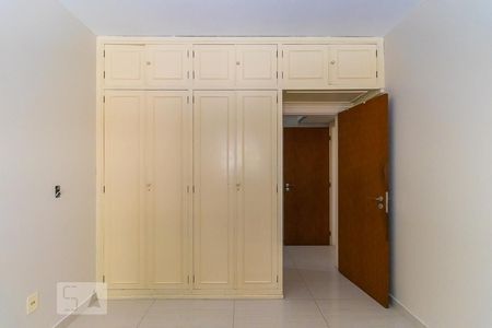 Apartamento à venda com 160m², 4 quartos e 2 vagasQuarto 3 - Armários